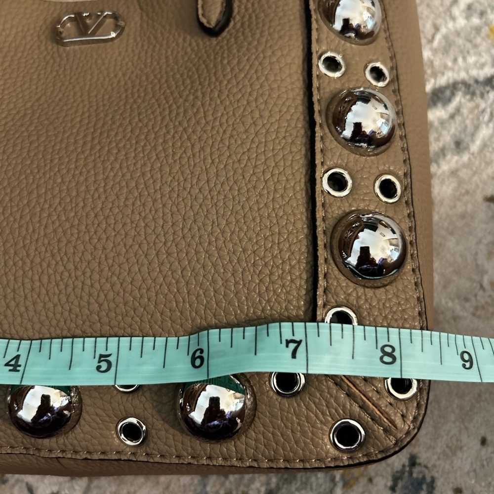 Valentino (not authentic) Tan Studded Women's Bag - Picture 3 of 5